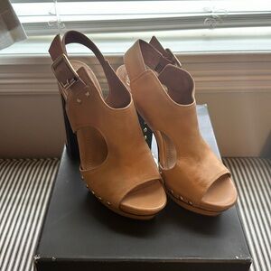 Vince Camuto sandals with heel